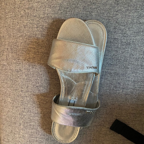 PRADA SLIDES - Picture 1 of 7